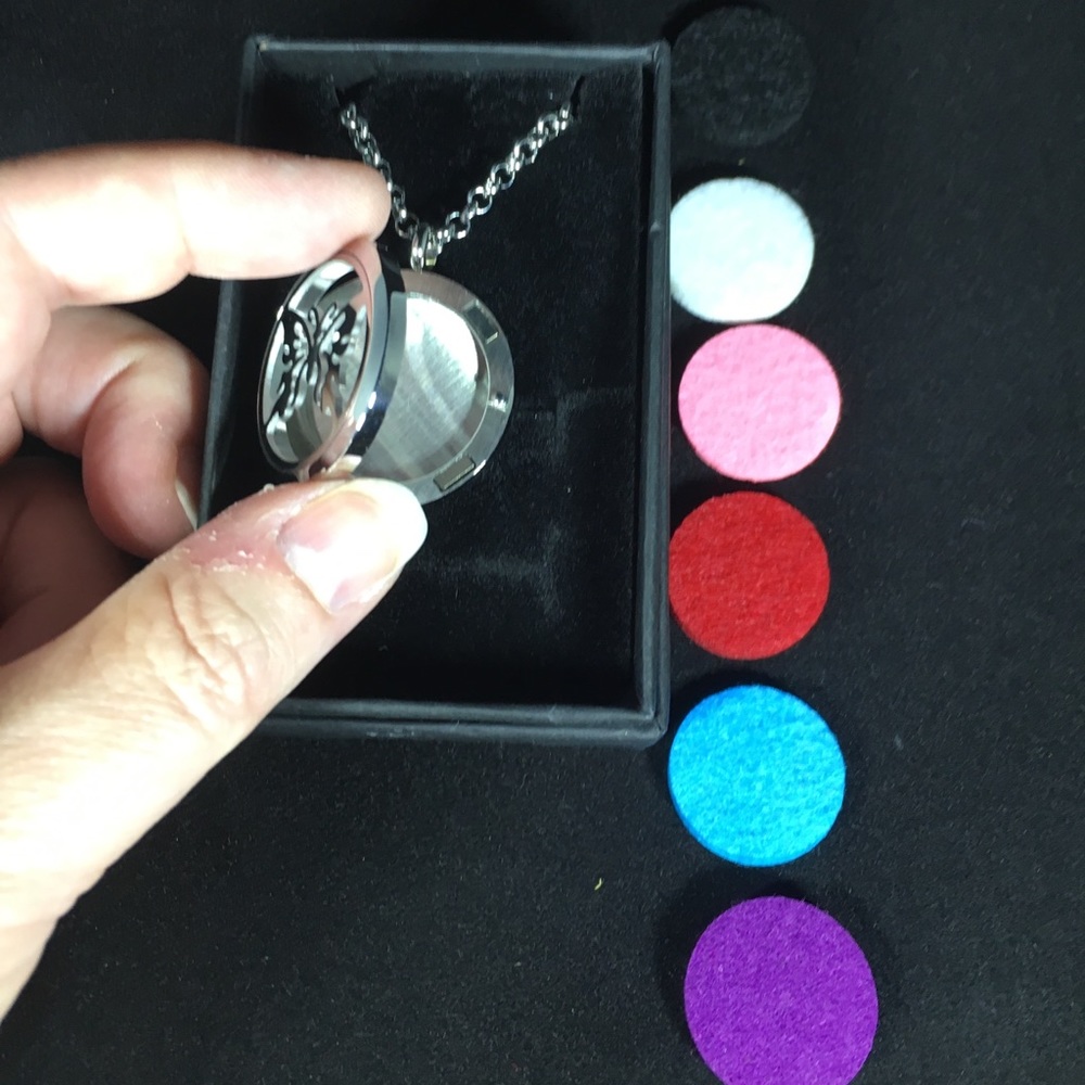 Butterfly Aromatherapy Diffuser Locket - Picture 3 of 6